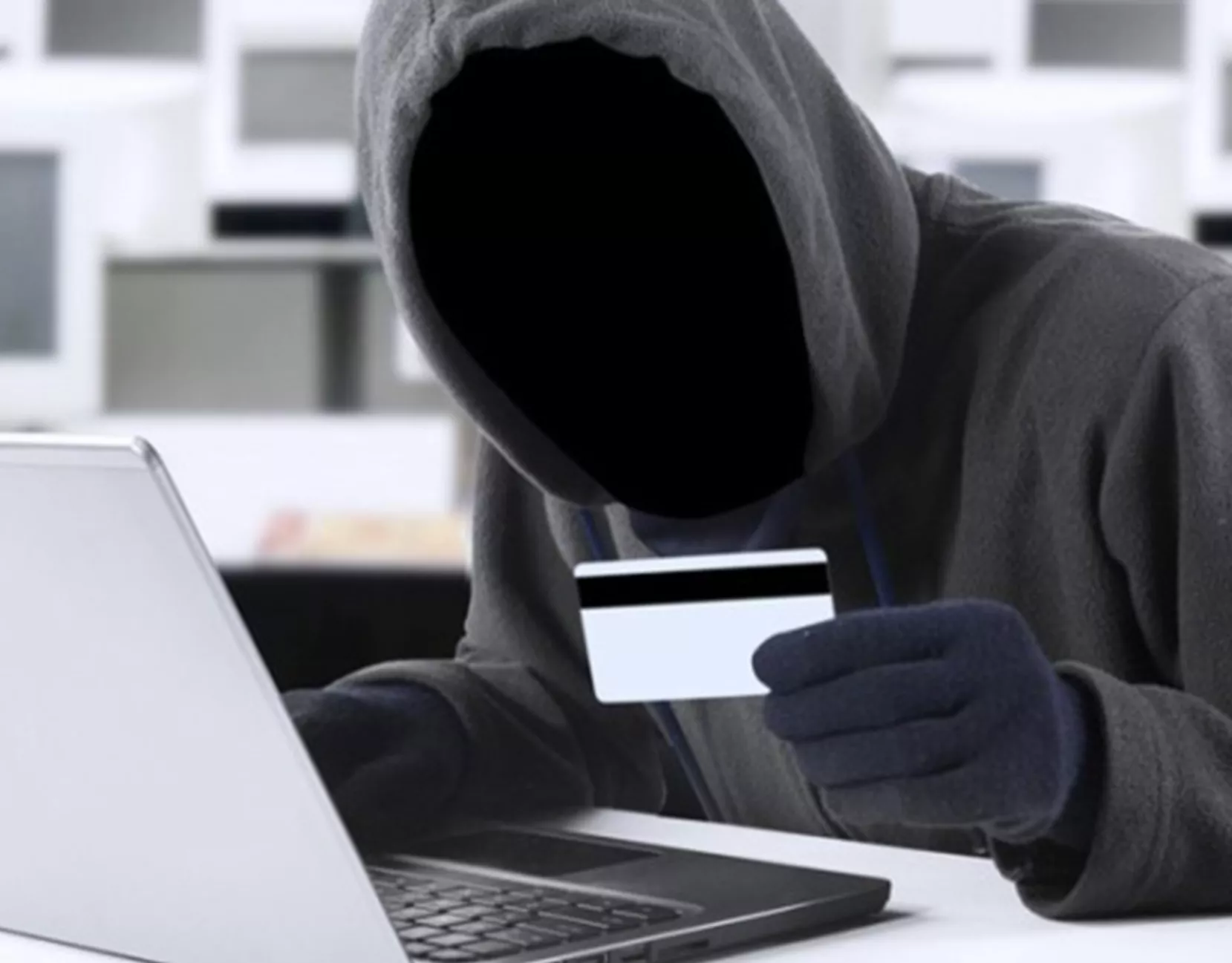 Si se desea comprar algo de una empresa que no se conoce, consulta las reseñas antes de tomar una decisión.