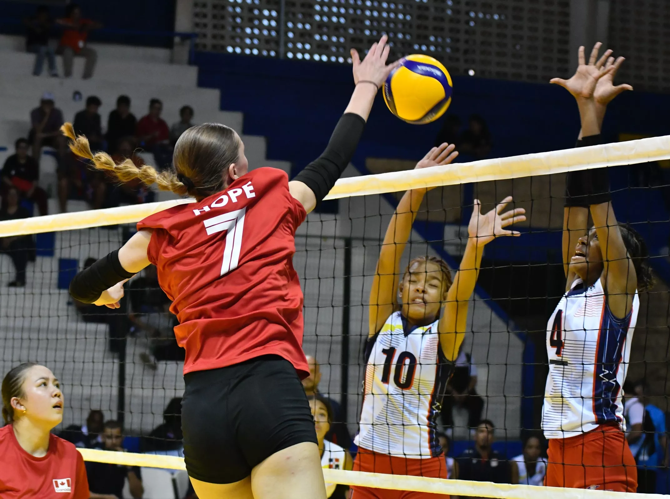 Acción del partido entre Canadá y República Dominicana.
