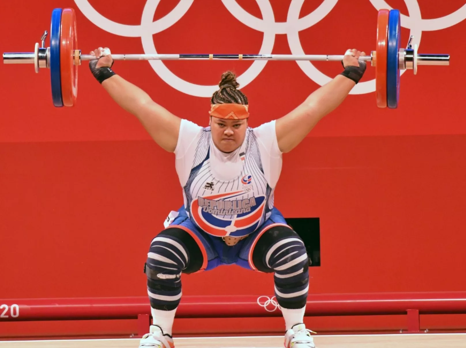 Verónica Saladín en acción durante Juegos de Tokio 2020 donde compitió con una severa lesión de rodilla derecha.  Archivo