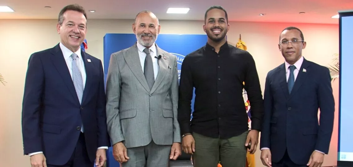Víctor-Ito- Bisonó, Víctor Castro, Rafael J. Féliz y    Geraldo Espinosa Pérez.