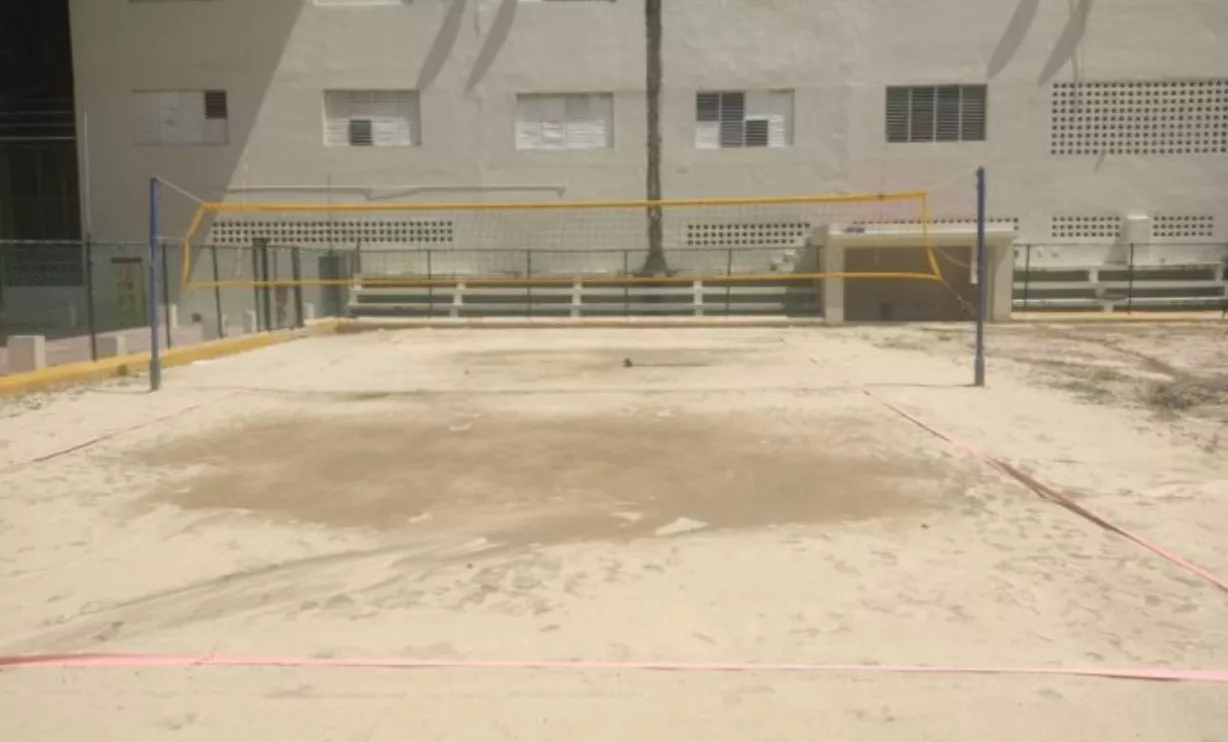 Condición en la que se encuentra la cancha de volebiol de playa del Centro Olímpico.