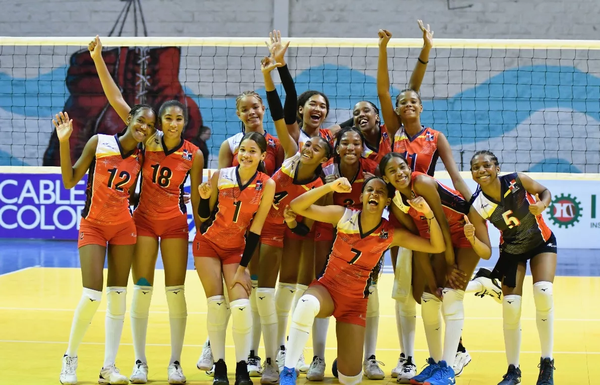 Las dominicanas celebran con júbilo su primer triunfo en un Torneo Continental U-17.