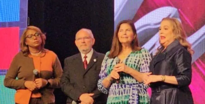 Clara Frías, Harol Molina,  Sonia Villanueva y Jatnna Tavárez.