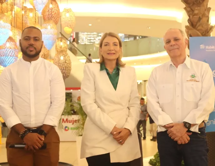 Francis Medina, Cesarina Fabián y Nino Capobianco.