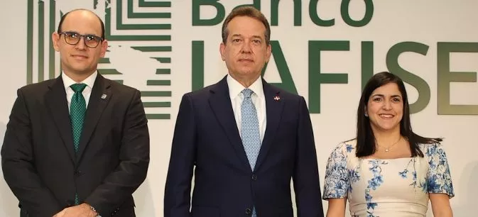 Edgar del Toro, Víctor Bisonó y Biviana Riveiro.
