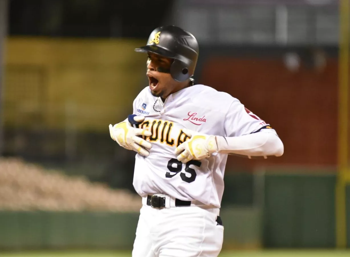Christopher Morel emerge como un jugador de gran habilidad en el terreno de juego.