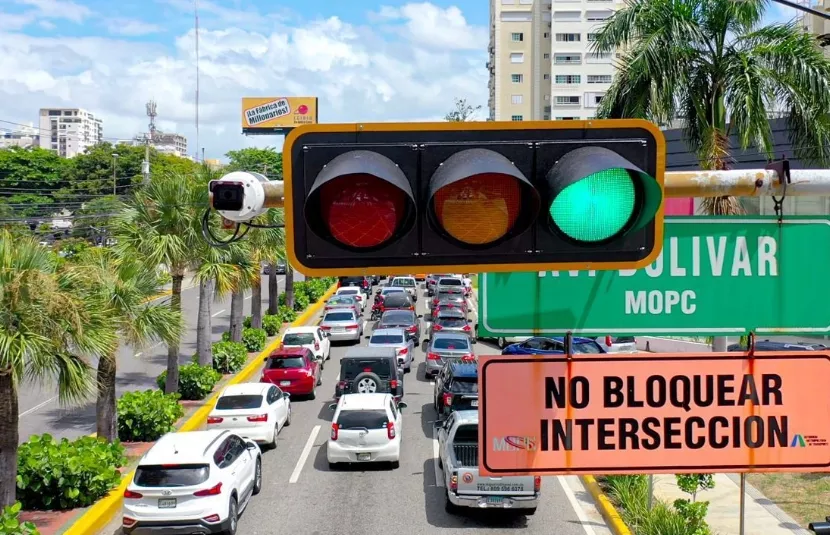 El proyecto de semaforización busca mejorar movilidad.