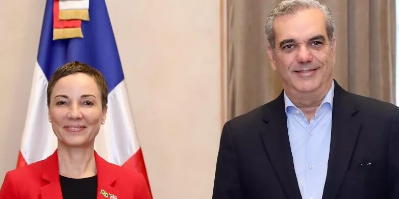 Kamina Johnson Smith se reunió con Abinader en el Palacio.