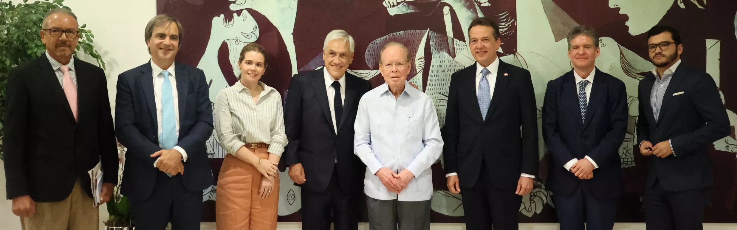 Miguel Febles, Luciano Cruz Coke, Sofía González Corripio, Sebastián Peñera, Pepín Corripio, Ito Bisonó, José Alfredo Corripo y Jean Marco Pumarol al final del encuentro. josÉ de león