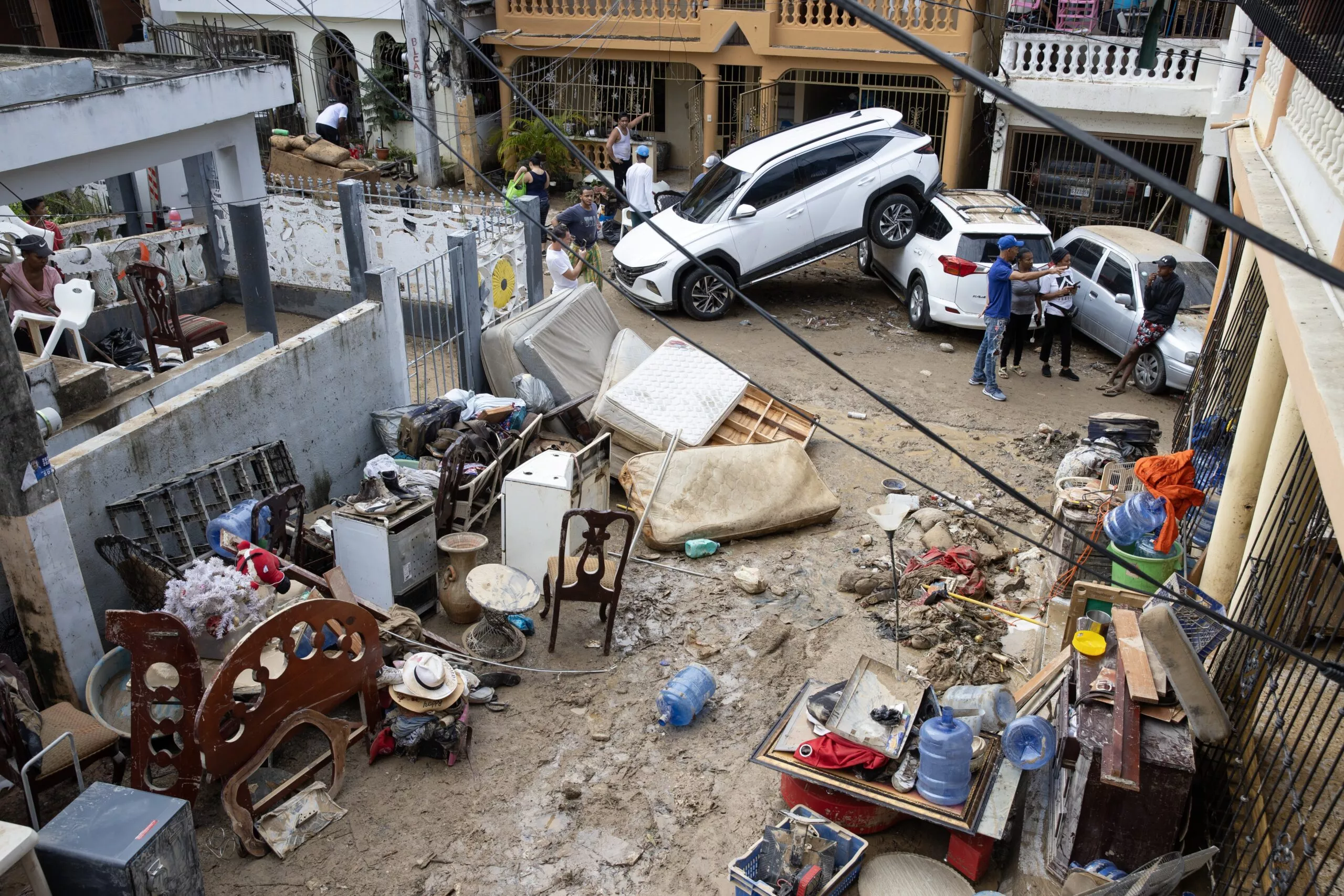 Suben a 14 los muertos por las lluvias más copiosas registradas en República Dominicana