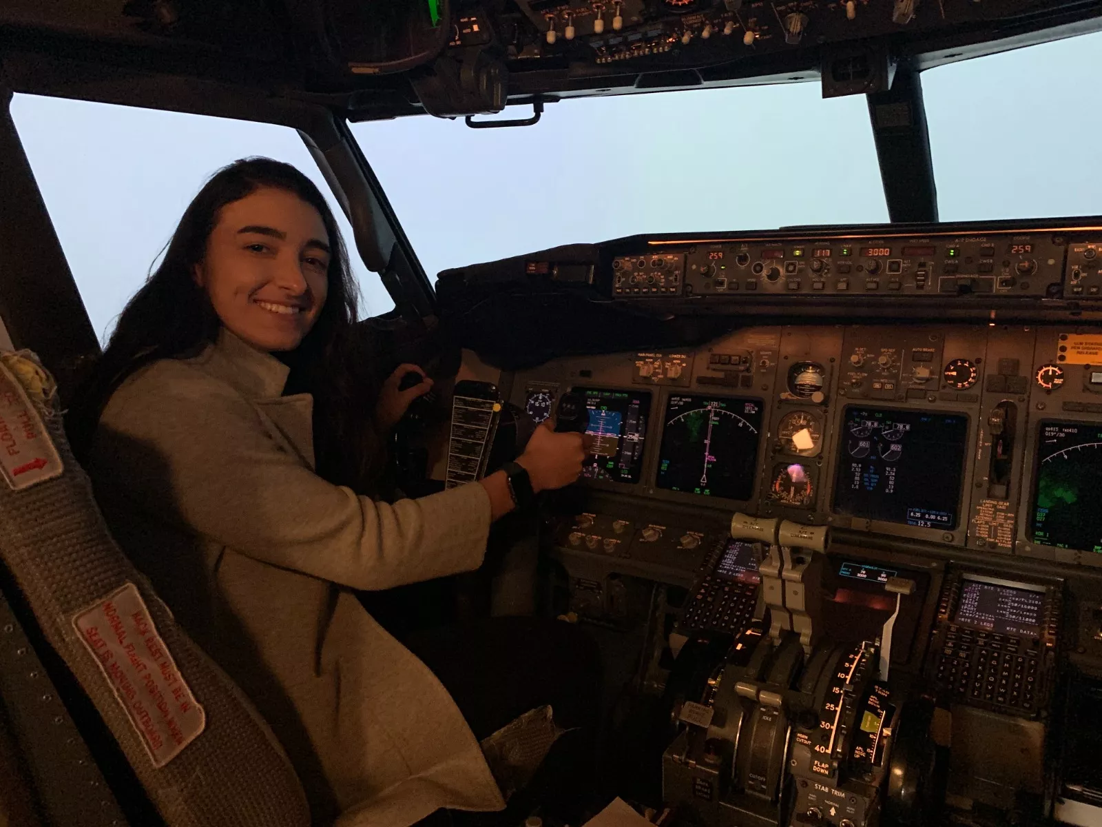 Isabel Torrón, fundadora y CEO de Manova Aviation en simulador