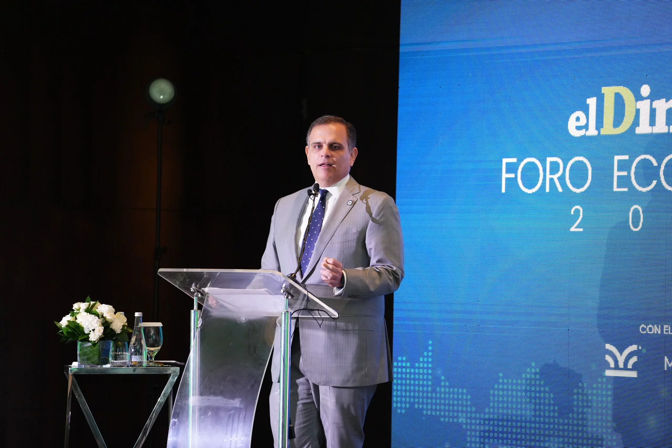Jose Manuel Vicente, ministro de Hacienda