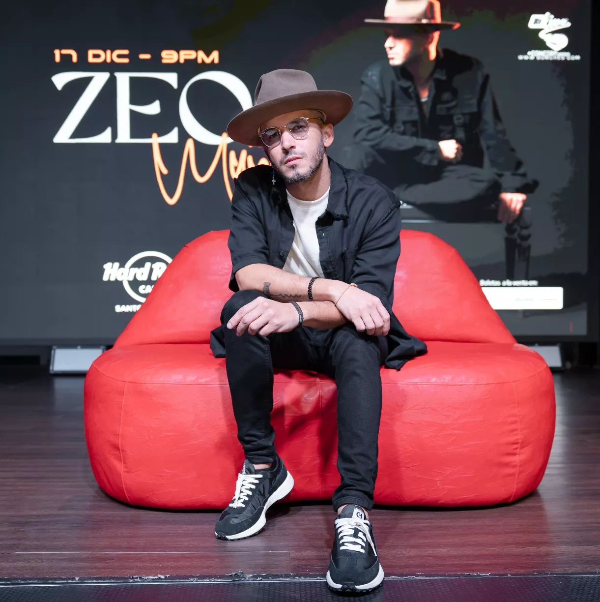 Zeo Muñoz  durante la rueda de prensa que ofreció este lunes en Hard Rock Café.