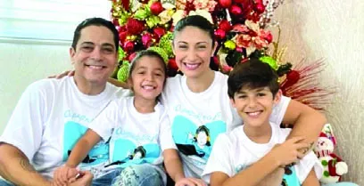 Luli Rocha y Luis José Germán, junto a su familia.