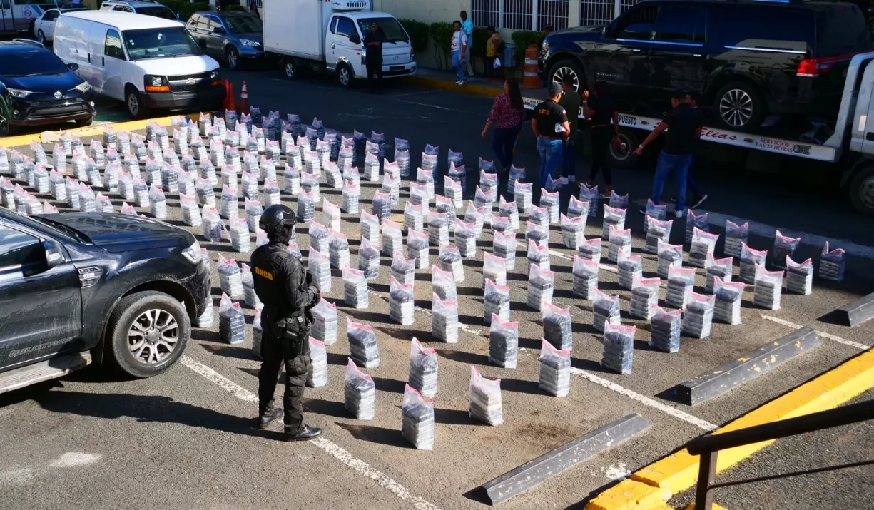 El alijo tuvo un peso de 1,472 kilogramos y dio positivo a cocaína.