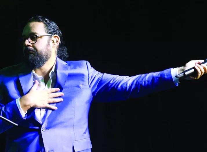 Manerra no se detiene y continúa grabando y realizando conciertos en todo el país.