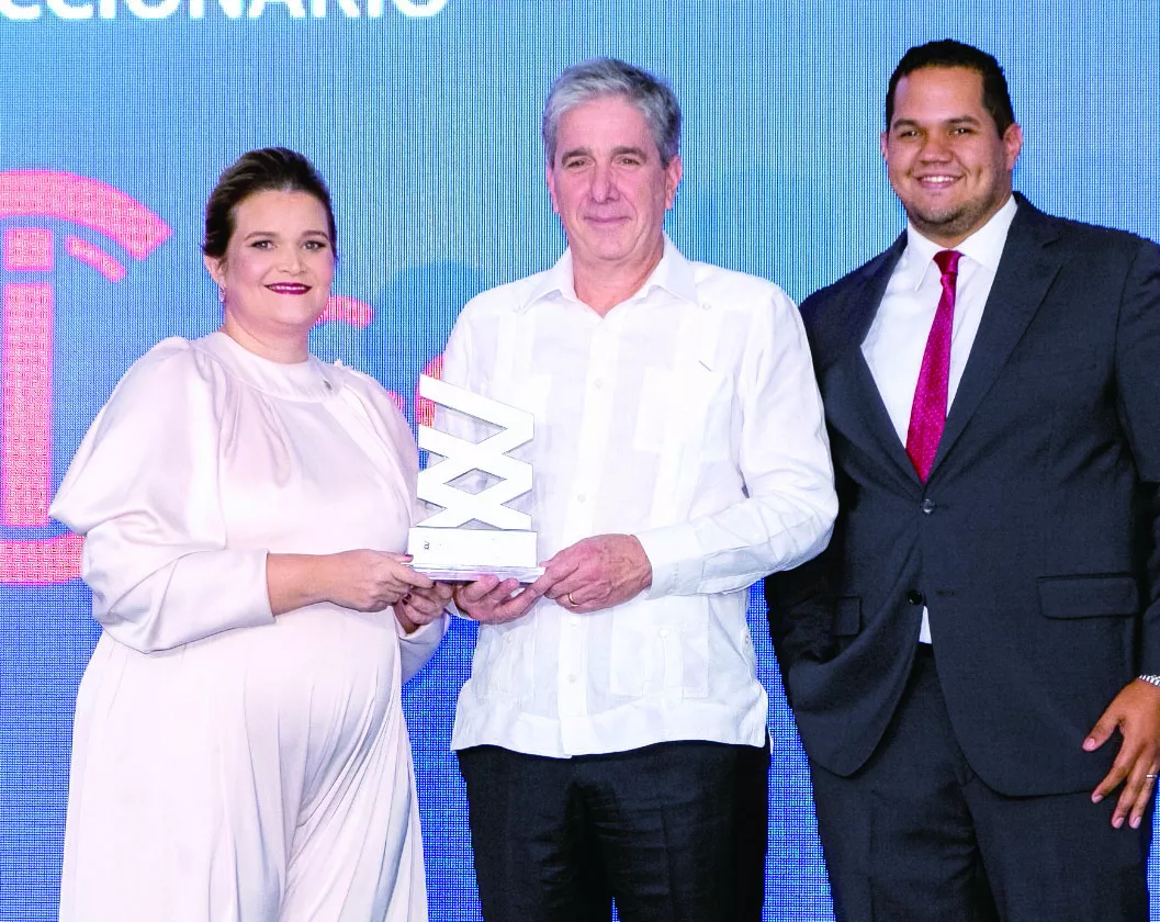 Elianne Vílchez, Ernesto Armenteros e Iván Carvajal.