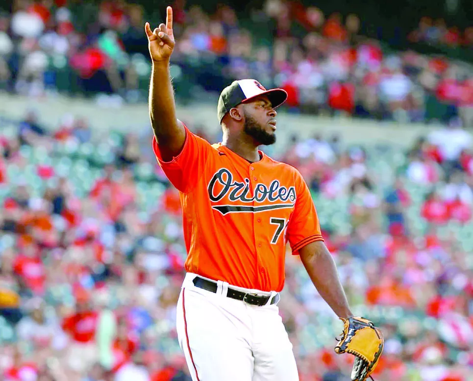 El cerrador Félix Bautista, de Baltimore, fue el jugador dominicano más reconocido por su excelente labor en el 2023.  Ap