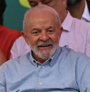 Luiz Inácio Lula da Silva ofrece su apoyo total.