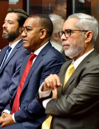 Funcionarios del Gobierno.