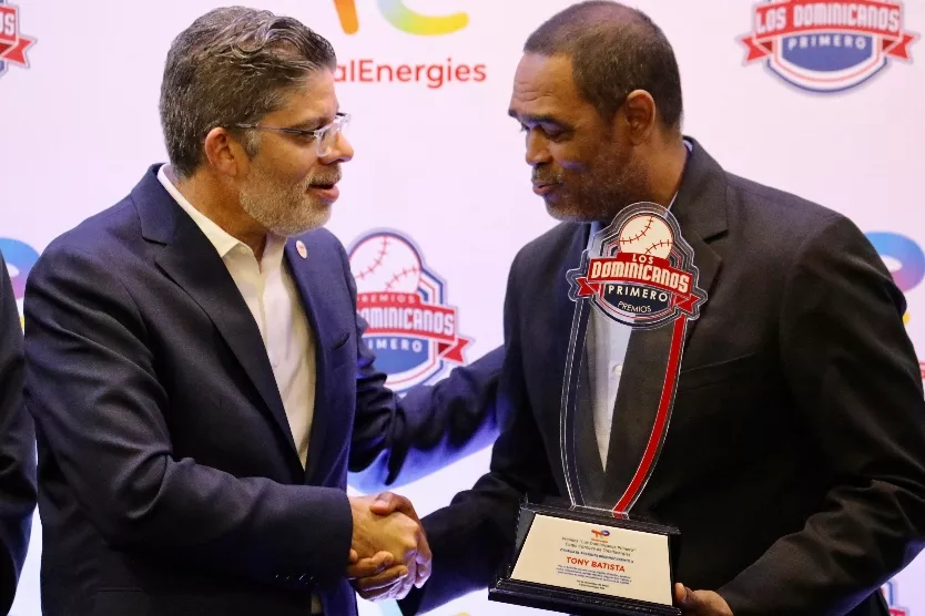 Tony Batista comparte con   Jorge Galiber en la actividad.