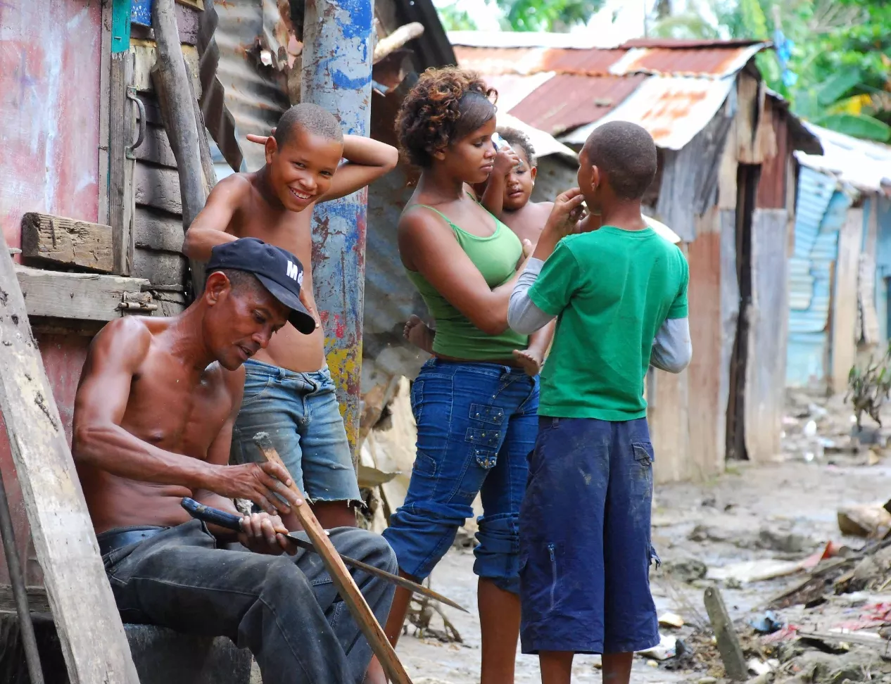 El 11.9 %  de los hogares dominicanos están construidos aún en madera y tabla de palma. archivo