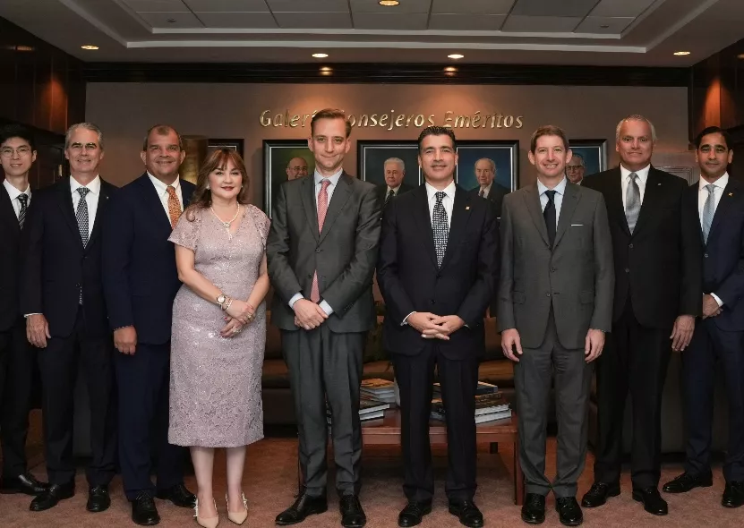 Representantes de las entidades financieras en el acto.