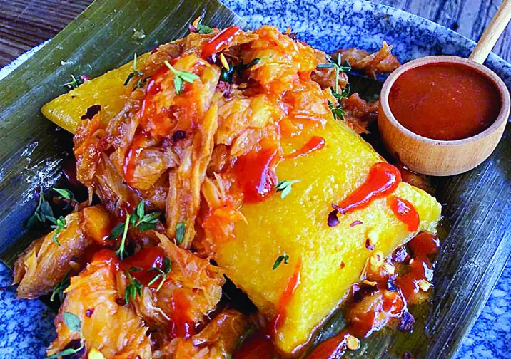 Los pasteles en hoja son un símbolo gastronómico representativo de las cenas.