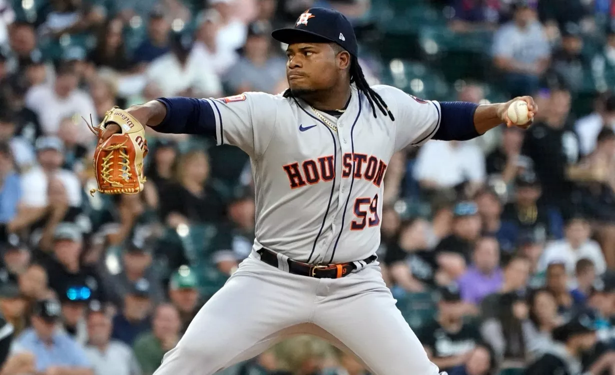 El dominicano Framber Valdez es de los lanzadores más consistentes en los últimos años.  AP
