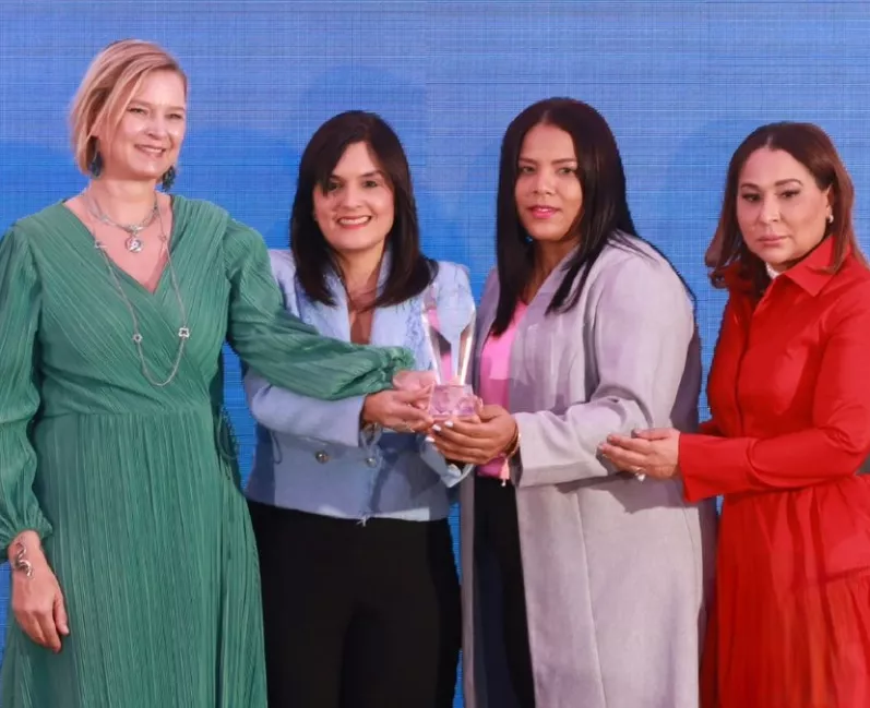 Inka Mattila, Liza Arzeno, Ivelisse Sánchez y Mayra Jiménez.