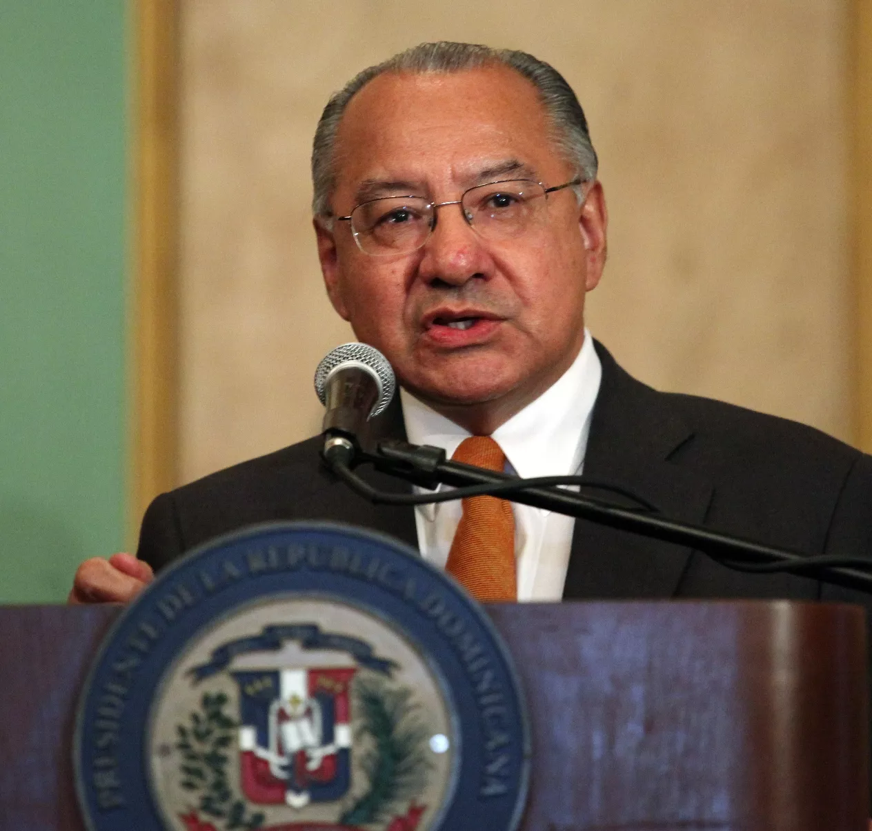 Arrestan al exdiplomático de EEUU Manuel Rocha por un caso de espionaje para Cuba