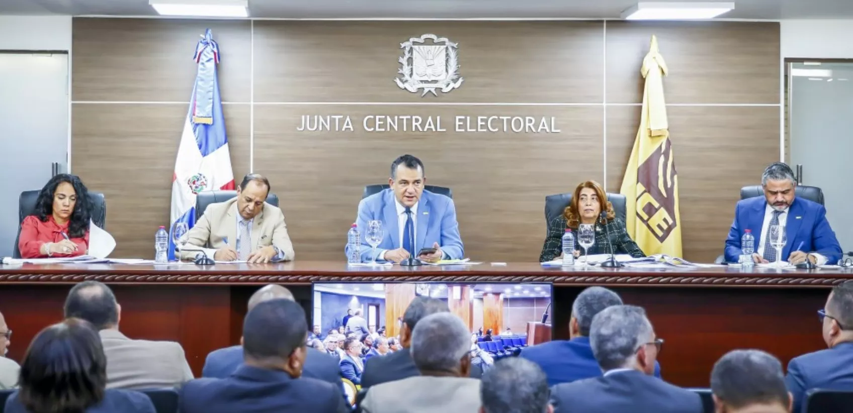 El Pleno de la JCE dejó formalmente iniciada la campaña electoral para el nivel municipal.