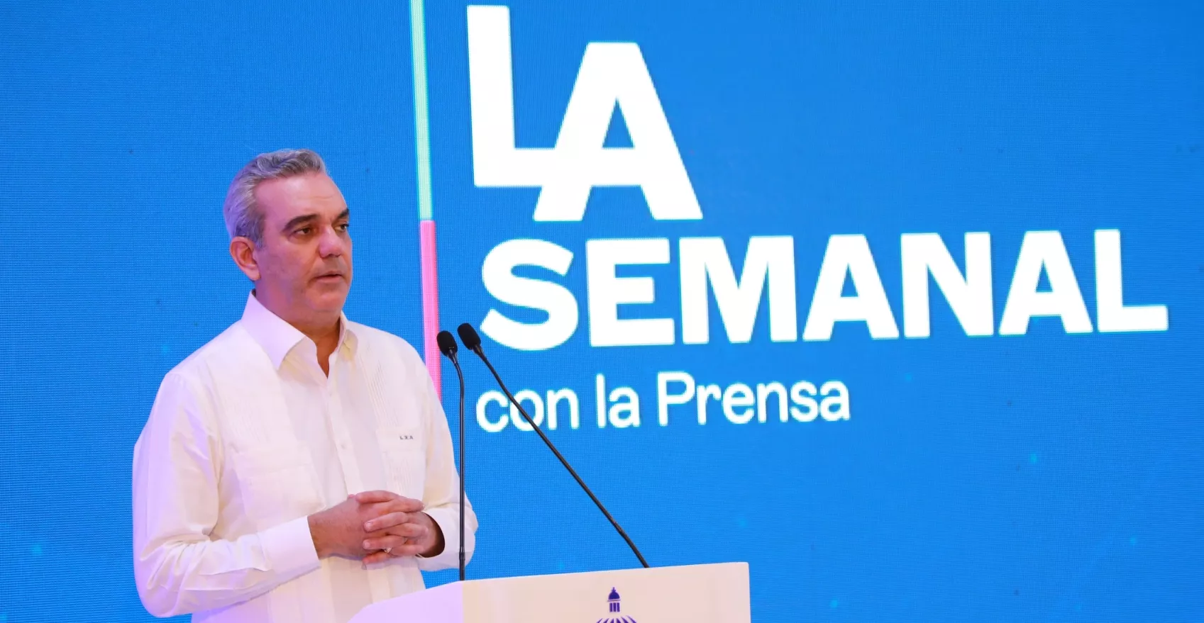 El presidente Luis Abinader mientras hablaba con los   comunicadores  en La Semanal realizada en San Pedro de Macorís.