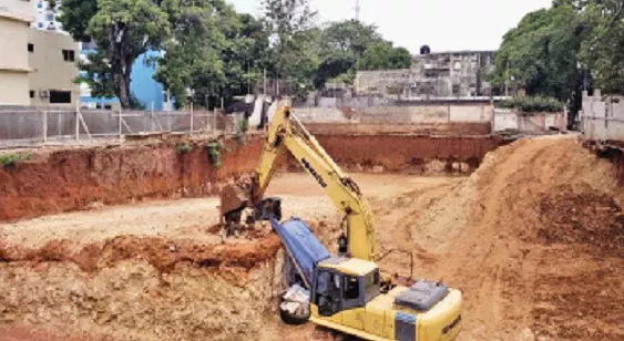 En la ciudad proliferan excavaciones que a  simple vista muestran violaciones de lineros.