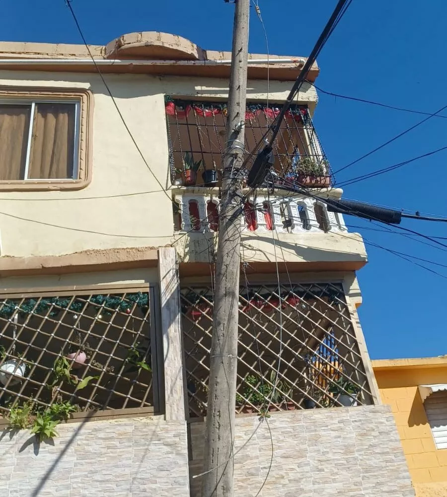 Poste del tendido eléctrico.