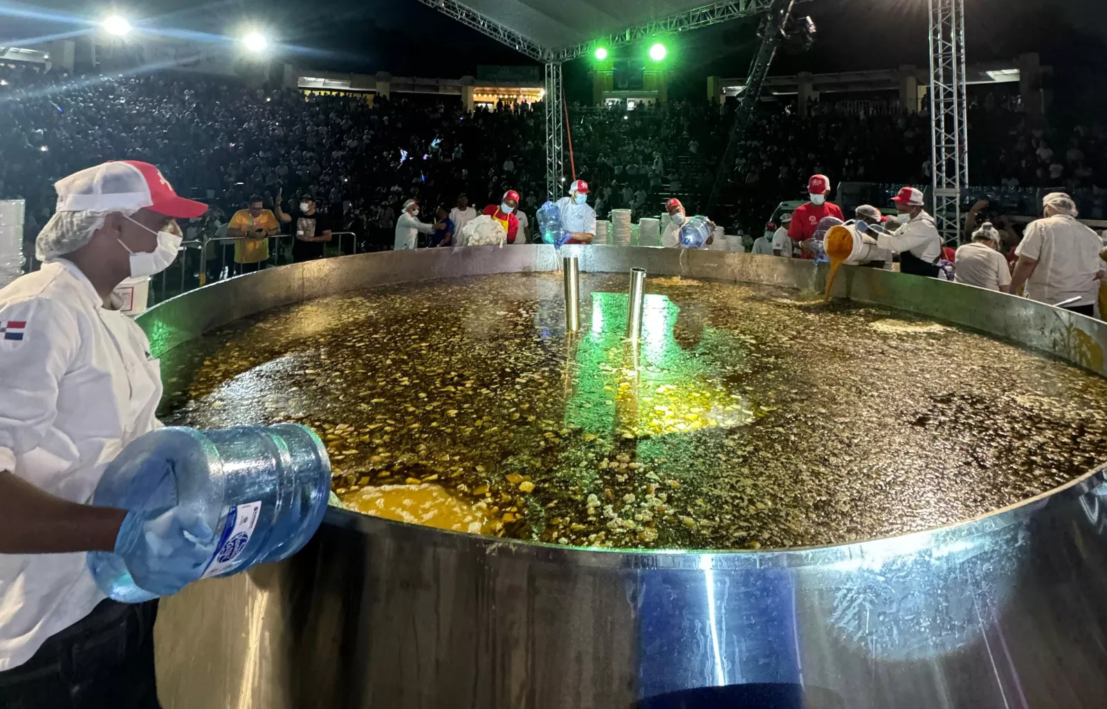RD-asume-desafio-de-conquistar-Record-Guinness-con-sancocho-dominicano (1)