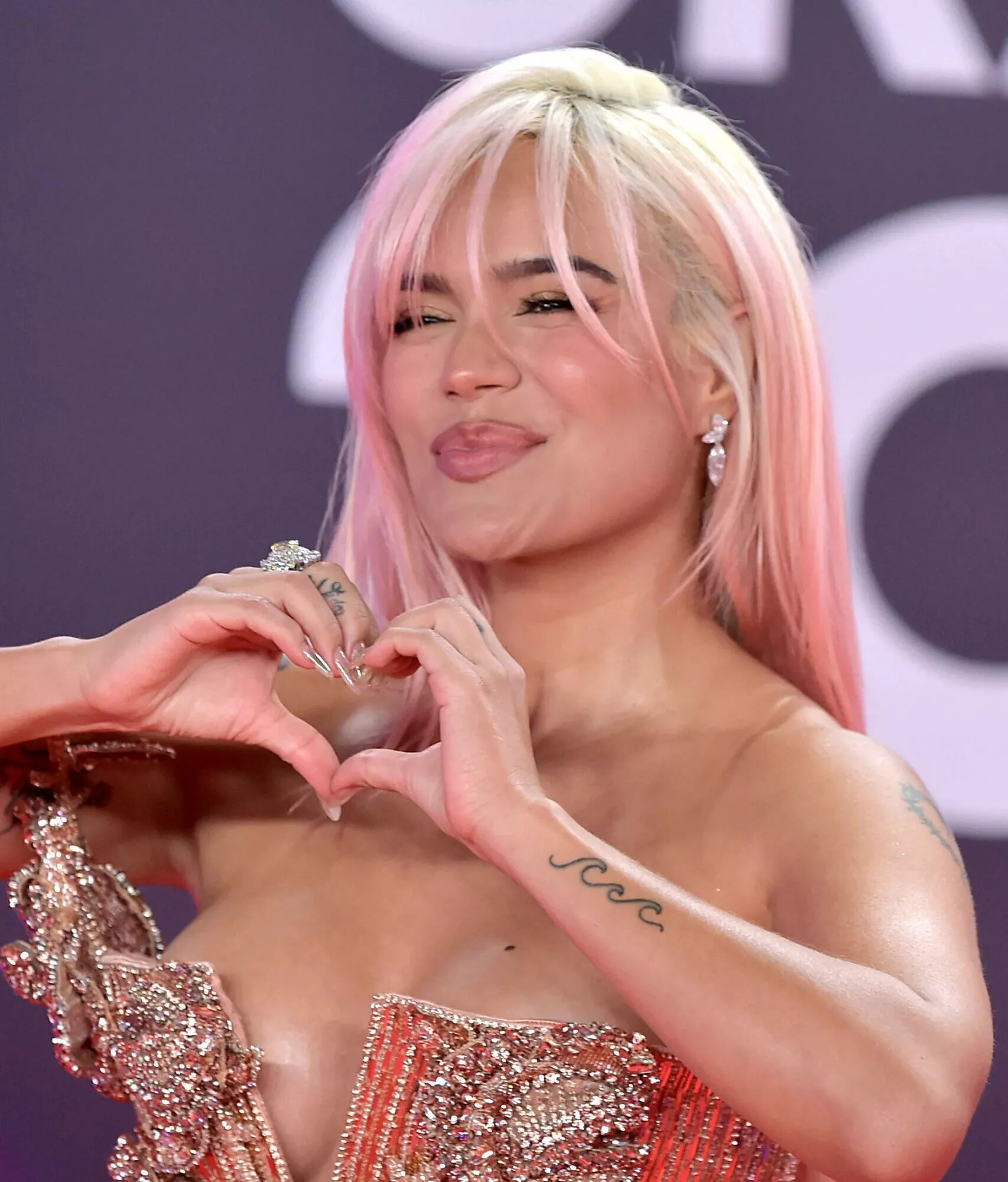 La cantante colombiana Karol G ha sido premiada con el Grammy en múltiples ocasiones. Fuente externa