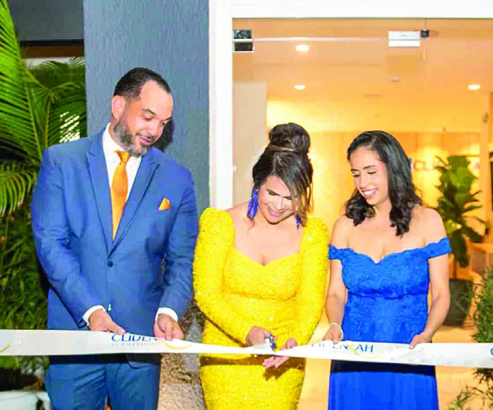 Edward Peralta, Karla Hernández y  Anghela Hiciano.