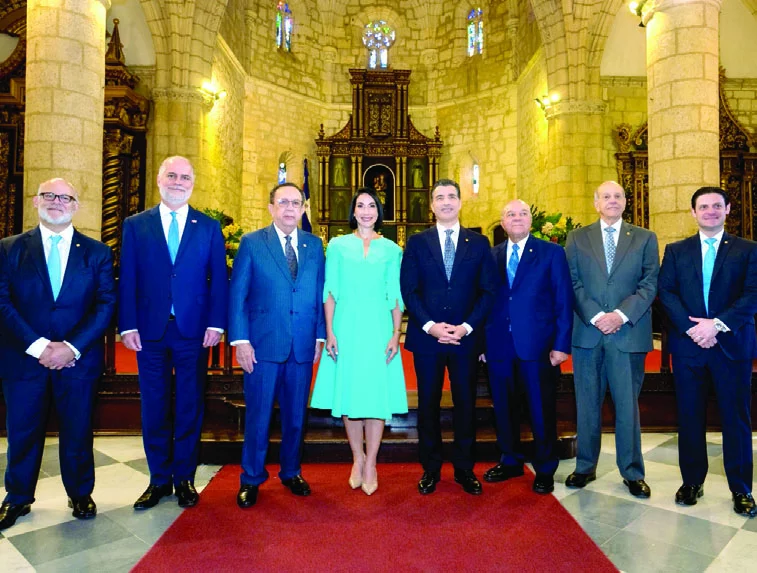 Eduardo Grullón, Alejandro Fernández W., Héctor Valdez Albizu, Raquel Arbaje, Christopher Paniagua, Manuel E. Jiménez F., Marino D. Espinal y Manuel Alejandro Grullón Hernández.