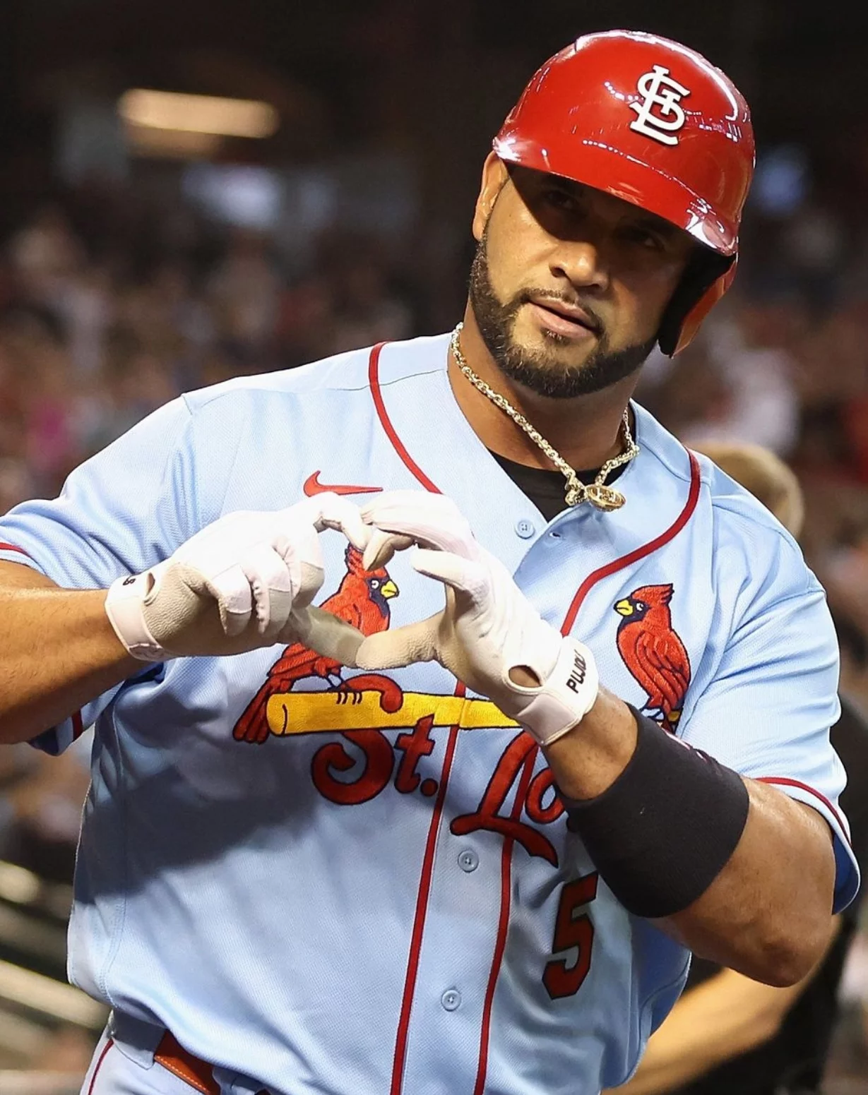 El dominicano Albert Pujols, además de ser bueno en el terreno, es un ejemplo para la MLB.