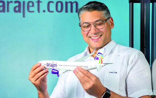 Víctor Pacheco Méndez celebra cada logro  de la aerolínea.