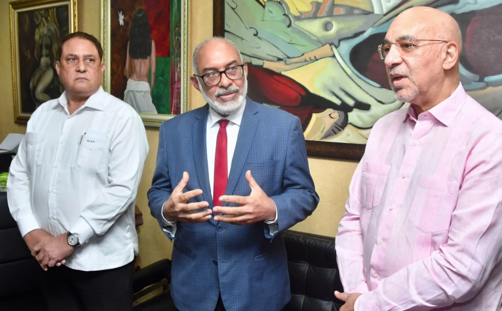 Directivos de la Sociedad Dominicana de Diarios sostuvieron ayer un primer encuentro con representantes del Gobierno.