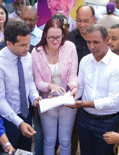 Domingo Contreras y parte de equipo Alianza Rescate RD.