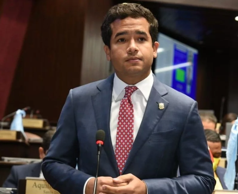 Omar abogó por una política decente basada en propuestas.