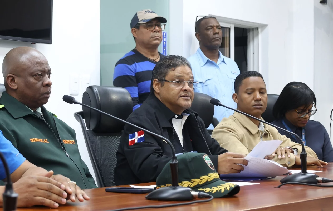Miembros de  organismos de socorro en el último boletín   operativo por festividades.   elieser tapia