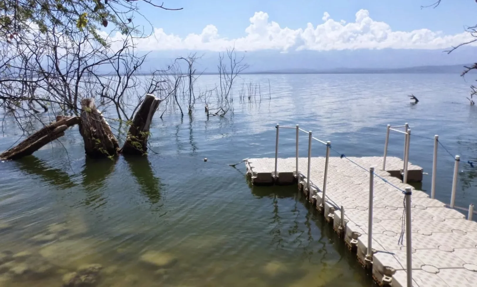 El lago Enriquillo es el primer  humedal con  categoría internacional con  que cuenta el país, ubicado en la zona turística.
