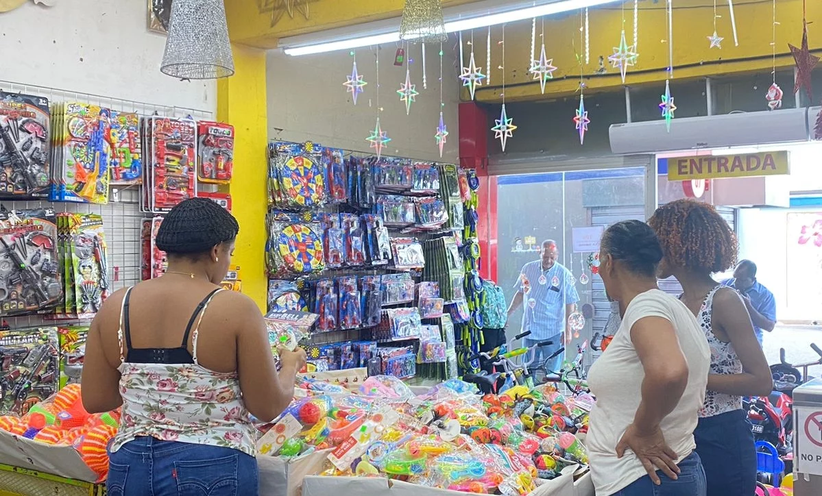 Comercios registran poco flujo de personas comprando juguetes.  eymi silvestre
