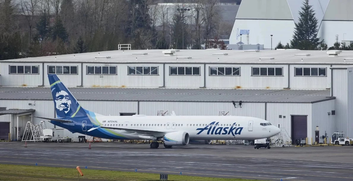 La orden aplica para todas las aerolíneas que operan vuelos con estos aviones .