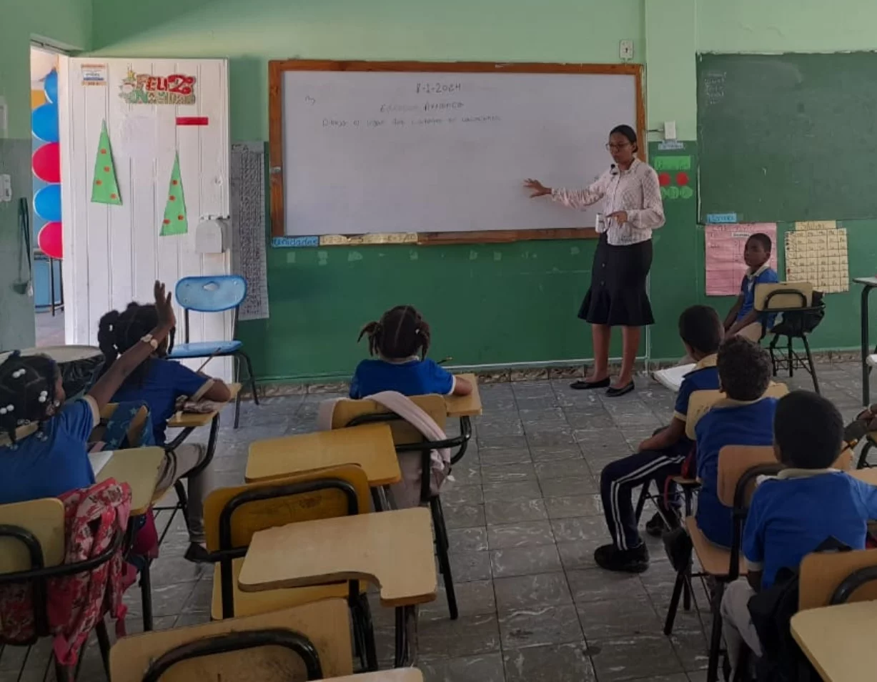 En la escuela Rafaela Santaella de la Isabel Aguiar faltaban hasta la mitad alumnos en aula.