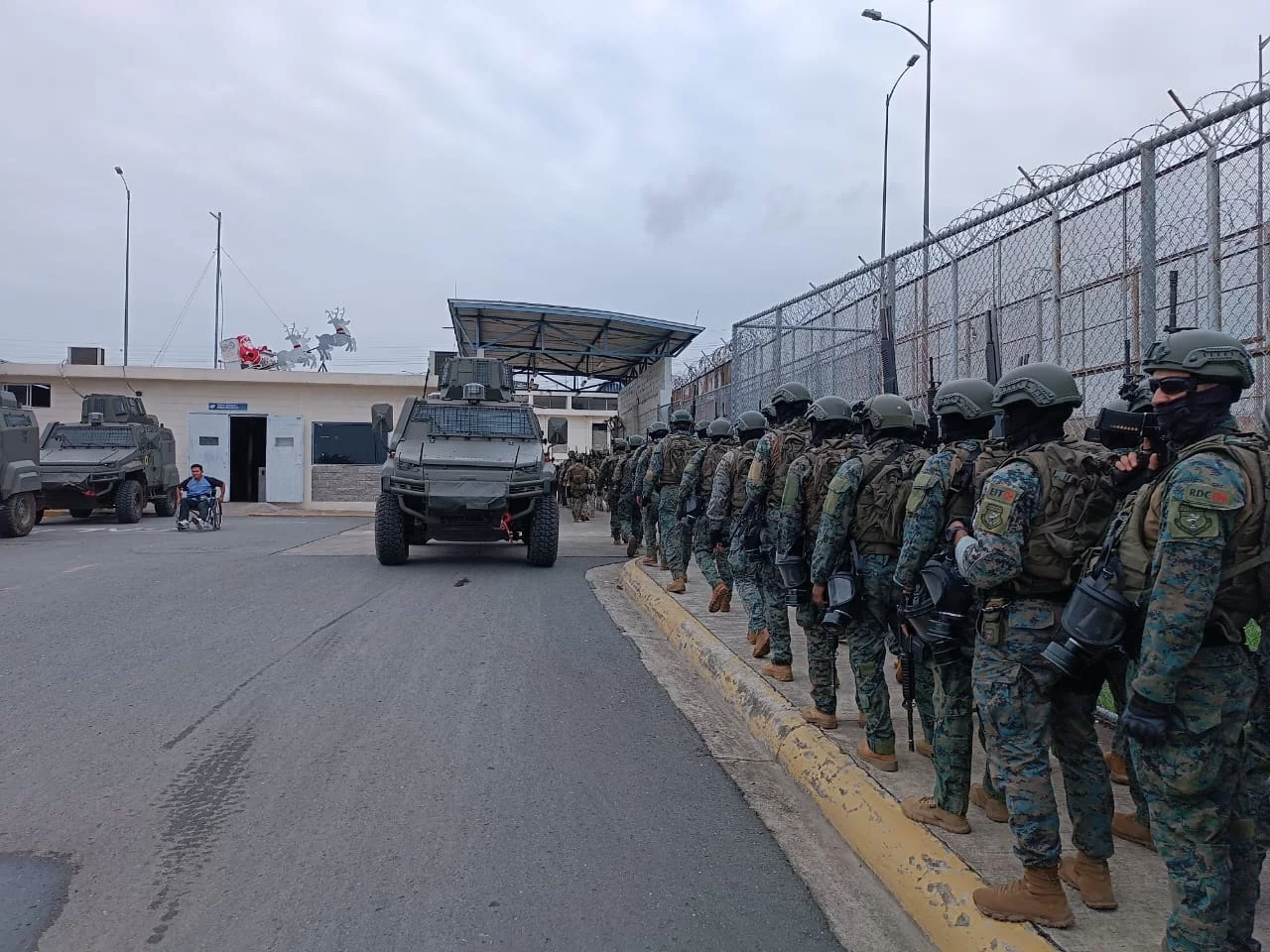 El presidente de Ecuador decreta un estado de excepción tras motines en seis cárceles